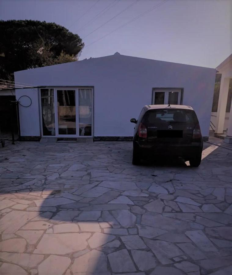 Small House With Private Park And Yard Terrugem Екстериор снимка